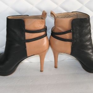 ZARA BI-COLOR BOOTS SIZE 39EU IN BEIGE/BLACK COLOR